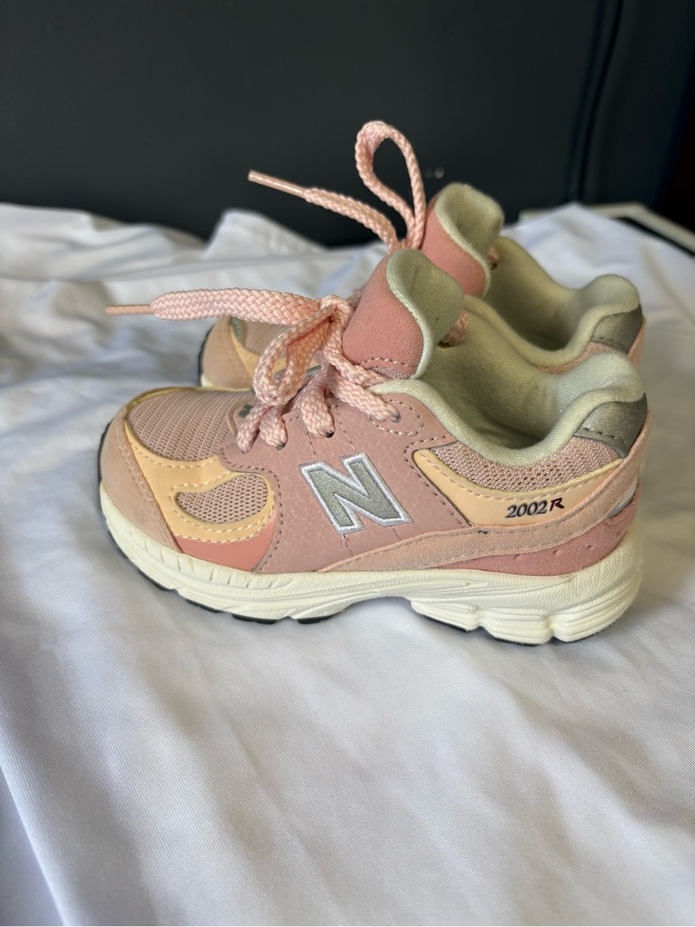 New Balance Kids Pink and Cream 2002R Lace-Up Sneakers